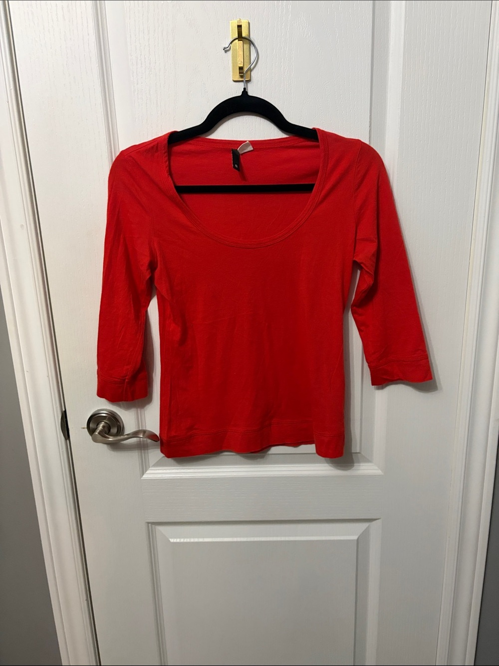 H&M Red Scoop Neck 3/4 Sleeve Tee